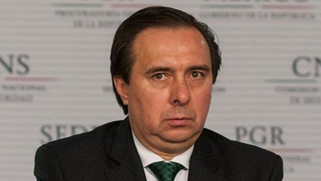 Tomás Zerón, extitular de la AIC y señalado en caso Ayotzinapa, huyó del país y es buscado por Interpol: FGR