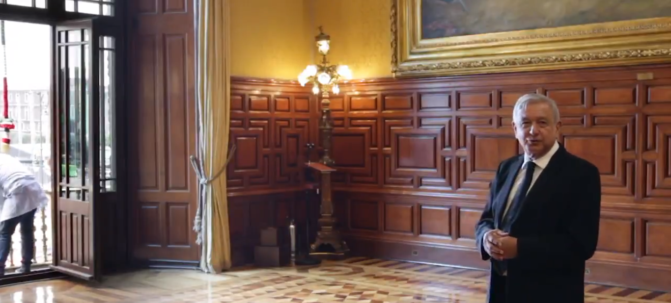 ¿Cómo realiza López Obrador sus reuniones en Palacio Nacional por el COVID-19?