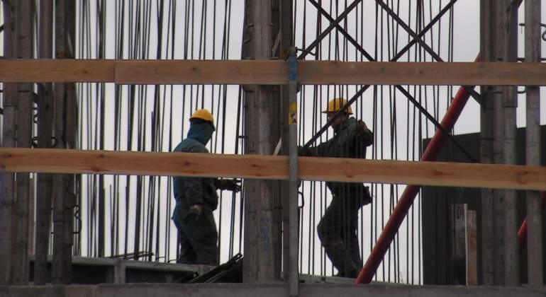 Índice de personal ocupado en sectores económicos cae 4.8% en abril; su peor descenso en más de una década