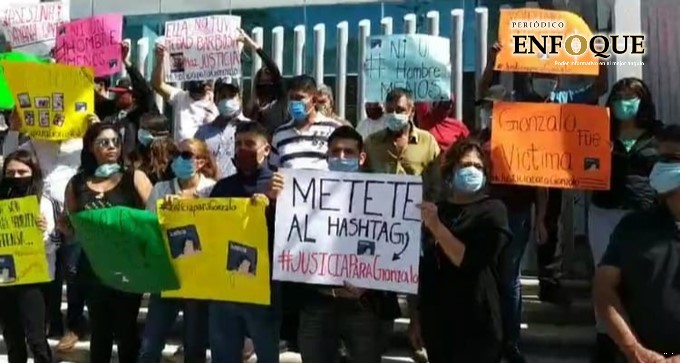 Piden justicia para Gonzalo, asesinado por su novia en un motel en Acajete