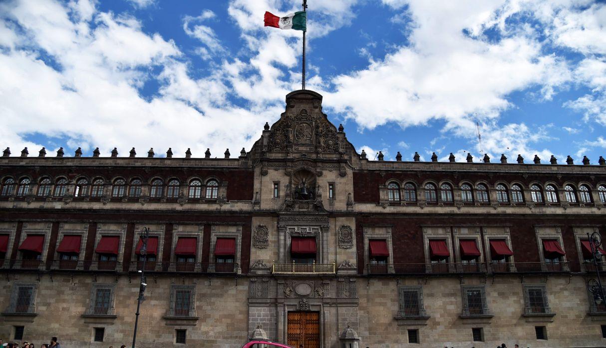 Mujeres en Palacio Nacional son minoría en número total y en puestos de alto nivel