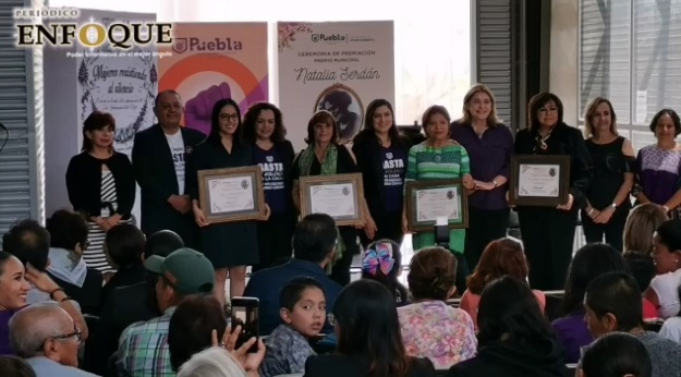 Entrega Claudia Rivera premio “Natalia Serdán” a cuatro mujeres destacadas