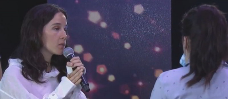 Saxofonista atacada con ácido en la cara, toca de nuevo junto a Ximena Sariñana