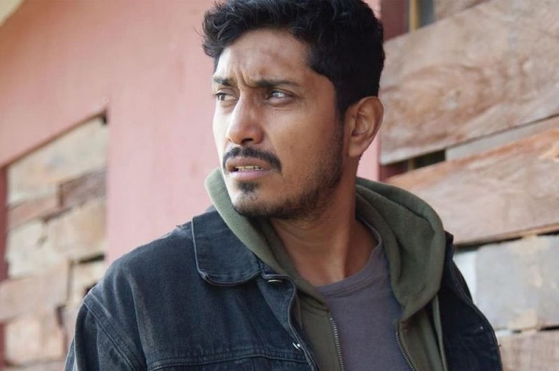 Actor de la Serie "Narcos" arremete en contra de los "fifís" por traer coronavirus a México