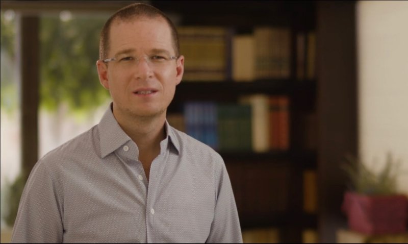 Por coronavirus reaparece Ricardo Anaya y le tunden por carroñero