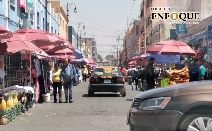 Ambulantes poblanos ignoran cuarentena por coronavirus (Video)