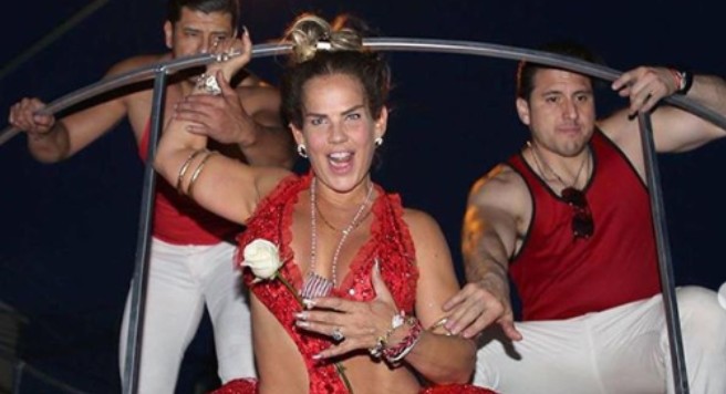 Niurka se ejercita en diminuto bikini  y presume abdomen de acero (Video)