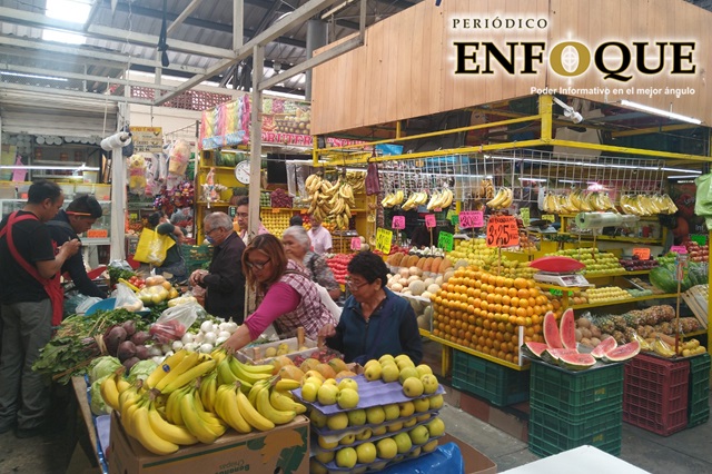 Baja afluencia de personas en mercado de San Pedro Cholula durante Covid-19 