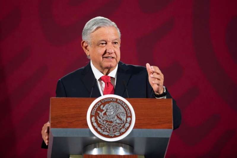 Aprobación de López Obrador cayó por primera vez debajo del 50%