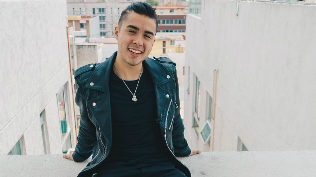 Fans menores de edad acusan a Mario Bautista de engañarlas para tener intimidad