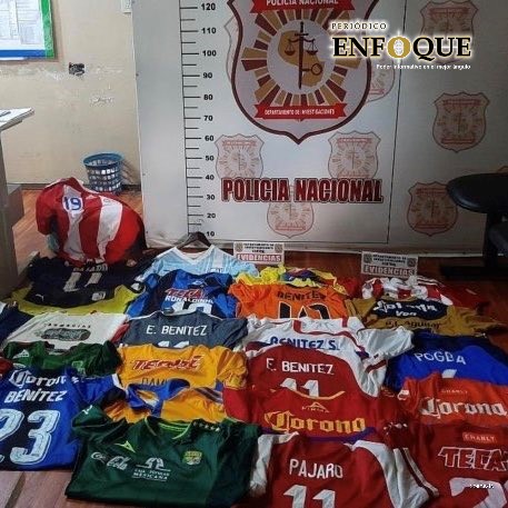 Buscan a ladrones que le robaron mil playeras a futbolista 