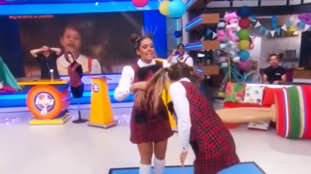 Galilea Montijo le jala el cabello a Andrea Escalona durante programa en vivo (Video)