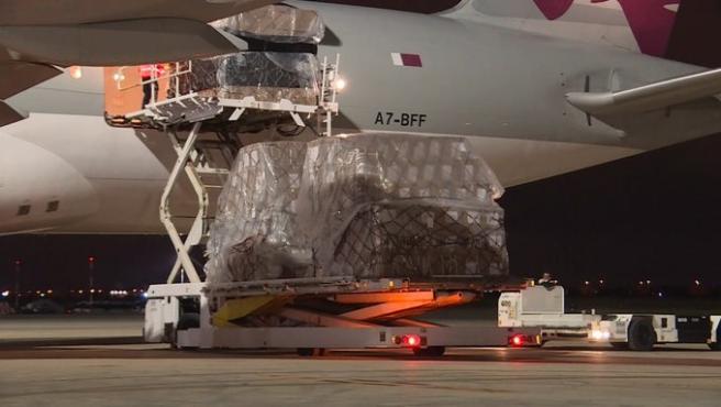 Aterriza el noveno avión con 137 mil 200 goggles para personal médico y de enfermería