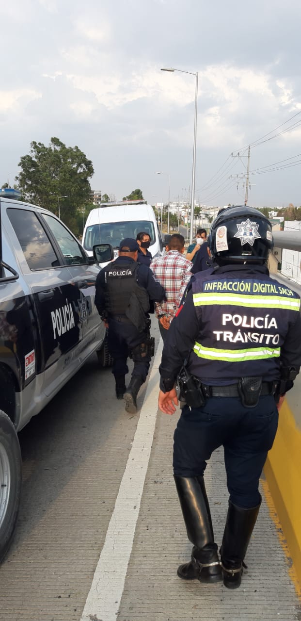 Elementos de la SSPTM de San Andrés Cholula salvan de la muerte a un masculino que intentaba suicidarse