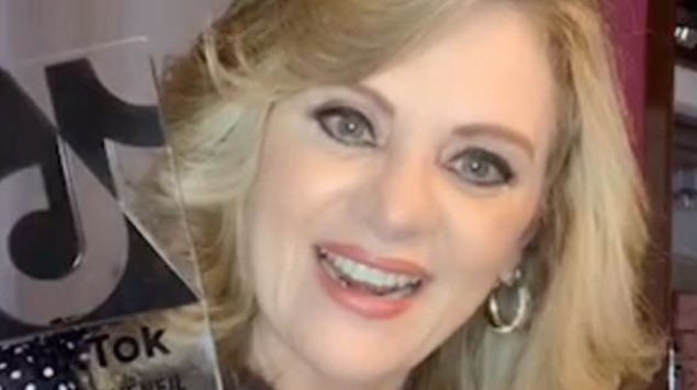 De niña buena de la TV a destrampada reina del Tik Tok; esta es la trayectoria de Erika Buenfil