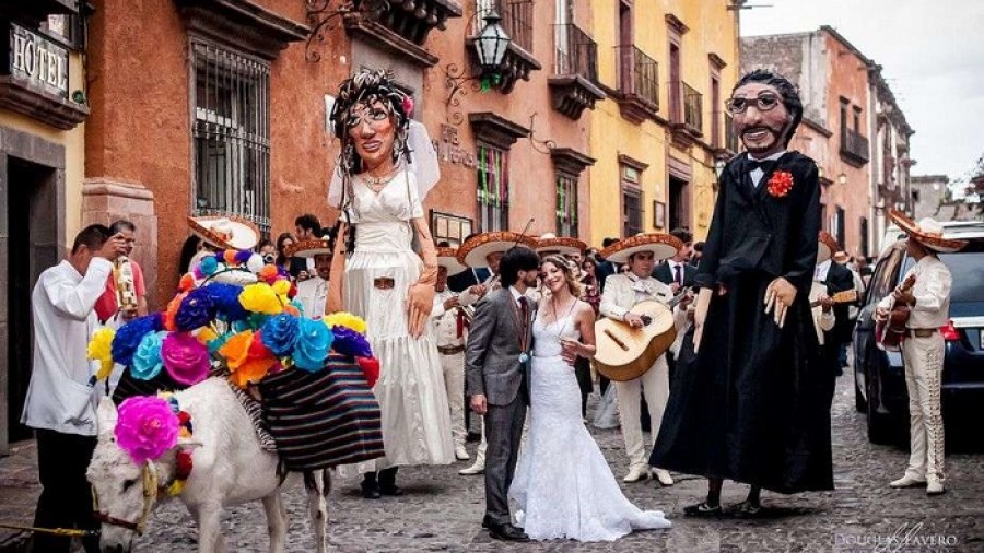 El 'felices para siempre' de los mexicanos se pospone... y para algunos hasta se canceló por COVID-19
