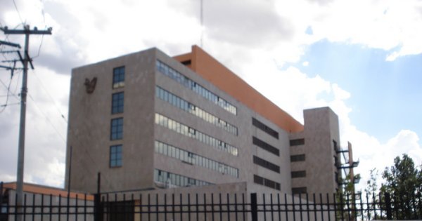 Denuncian que falta de equipo y protocolos deja 21 médicos con COVID-19 en IMSS-Troncoso