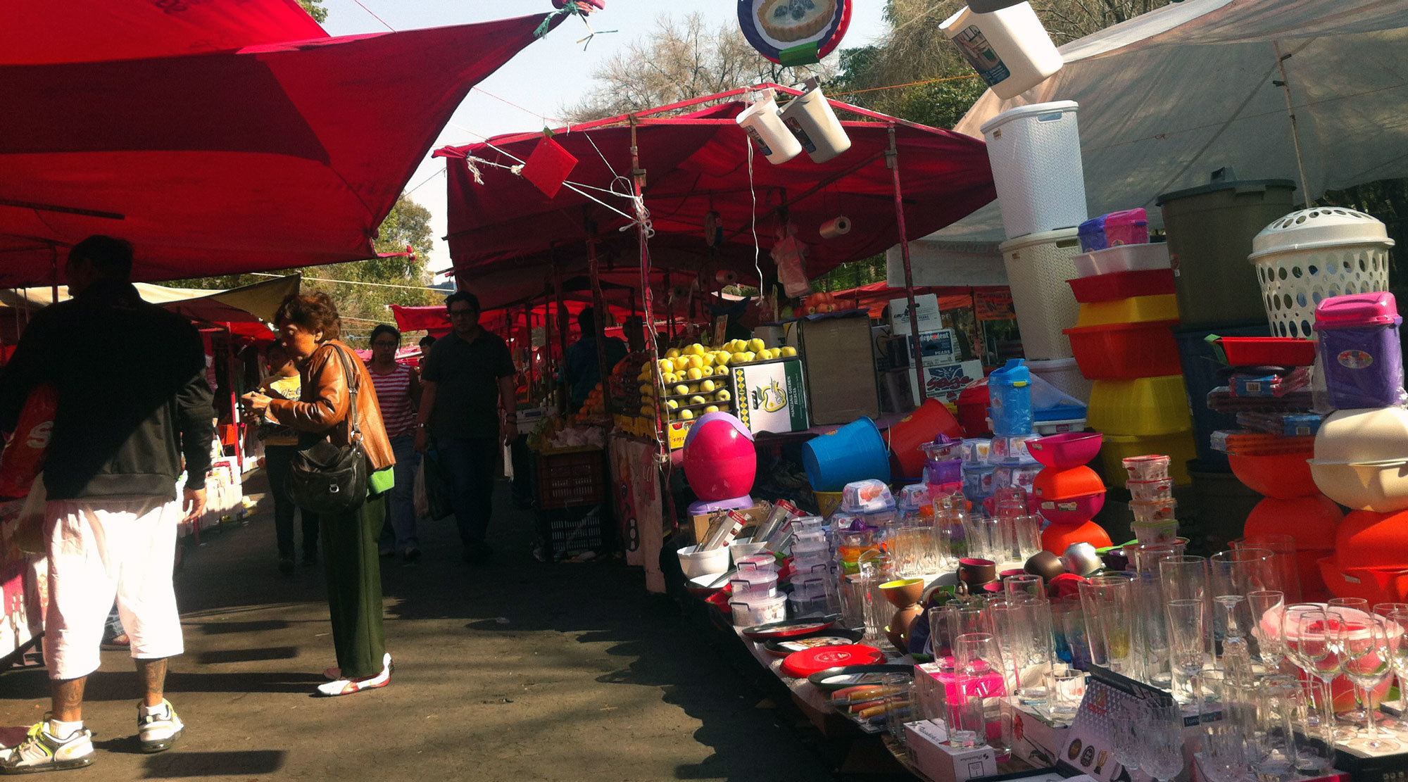 CDMX otorgará créditos a vendedores de tianguis y bazares ante el COVID-19