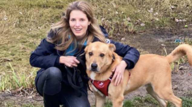 Perro ataca a bella modelo, es desfigurada y casi pierde un ojo