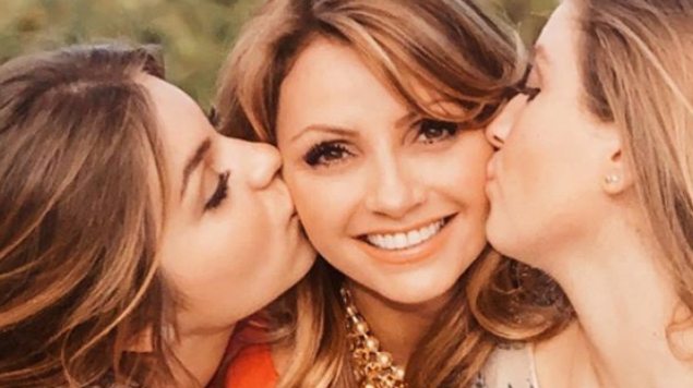 Angélica Rivera reaparece con todo y cubrebocas junto a sus hijas (Foto)