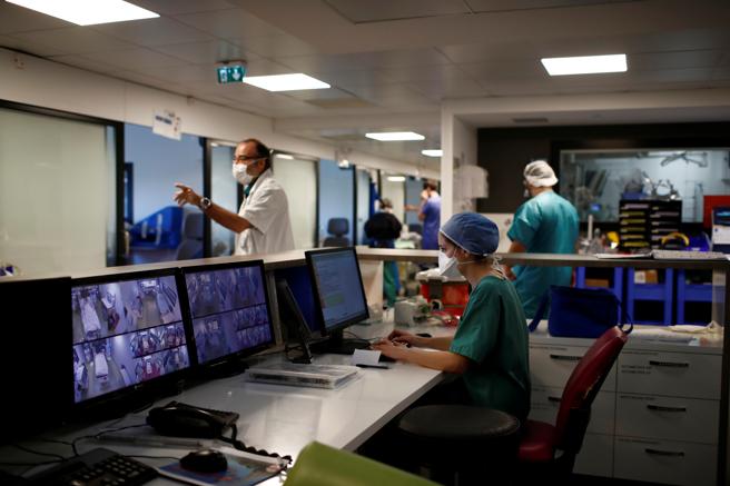 Médicos expuestos a COVID-19 generan anticuerpos que resisten a nuevos contagios, según estudio en Francia