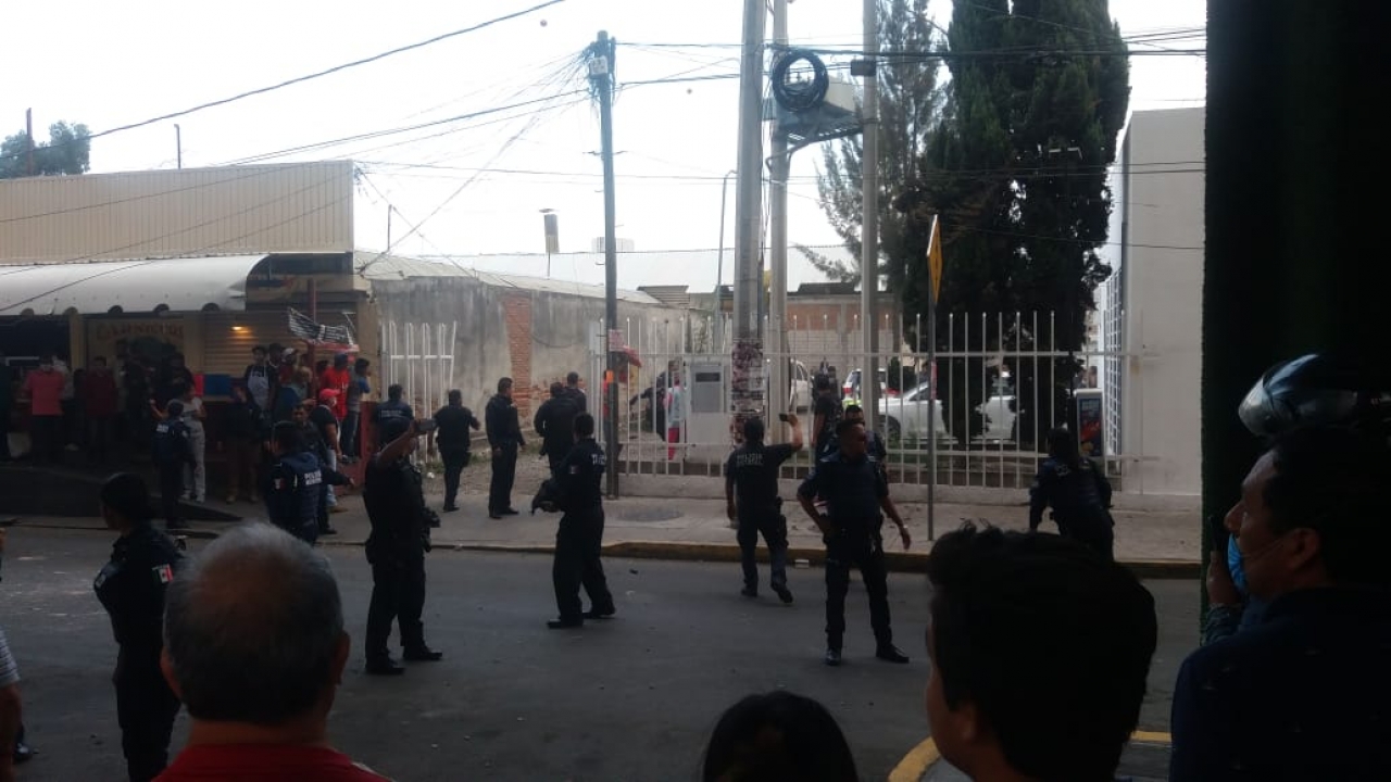 Detienen a 4 personas en Amalucan por agredir a policías municipales