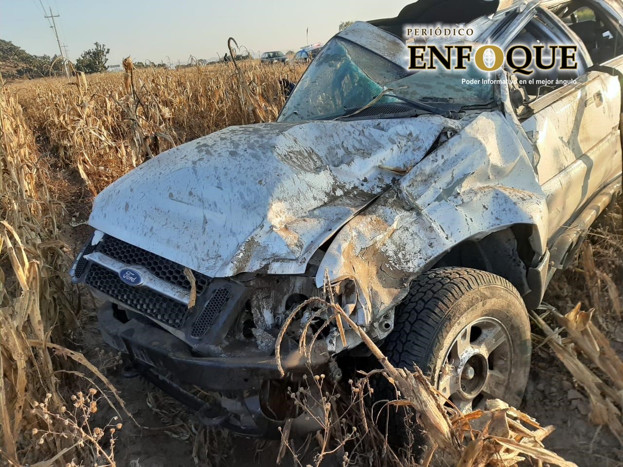Fallecen tres jóvenes en fatal volcadura en Tequexquitla 