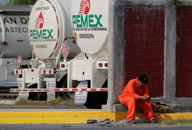 Pemex, la empresa con más muertes por COVID-19 en el mundo, deja de realizar pruebas a trabajadores