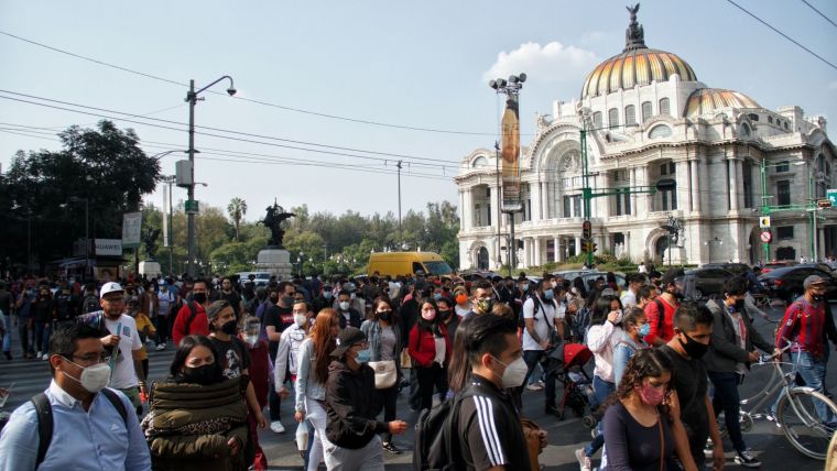 Gobierno tiene que cambiar y relanzar estrategia para combatir el COVID-19: Narro