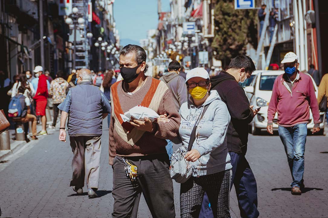 ¿Cuál pandemia?, poblanos abarrotan el Centro Histórico por el Buen Fin 2020