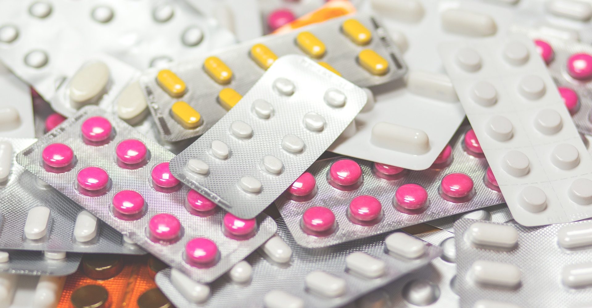 Salud da 'machetazo' a plazo para autorizar importación de medicinas; pasa de 60 a 5 días