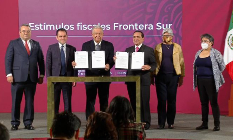 Gobierno firma decreto para otorgar estímulos fiscales a la Frontera Sur