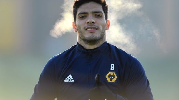 Intervienen con éxito a Raúl Jiménez tras fractura de cráneo por choque con David Luiz