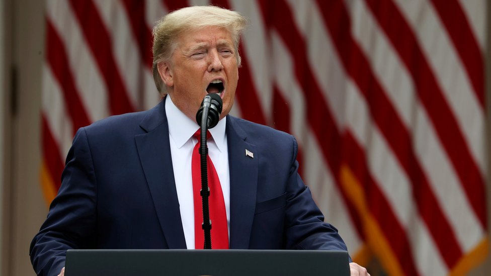 ¿Quién toma el poder si EU se queda sin Trump por el COVID-19?