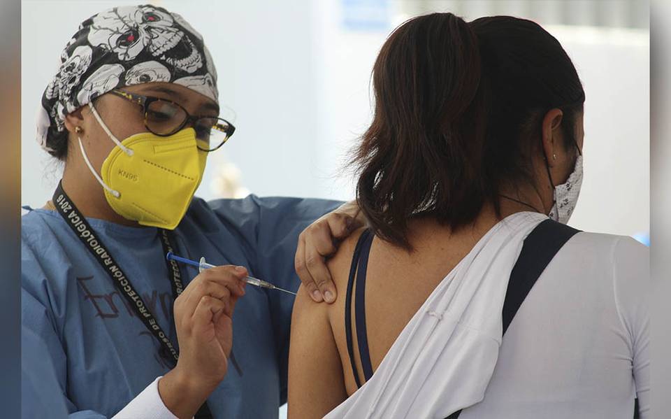Se retrasa inicio de jornada de vacunación para mayores de 18 años en Puebla capital