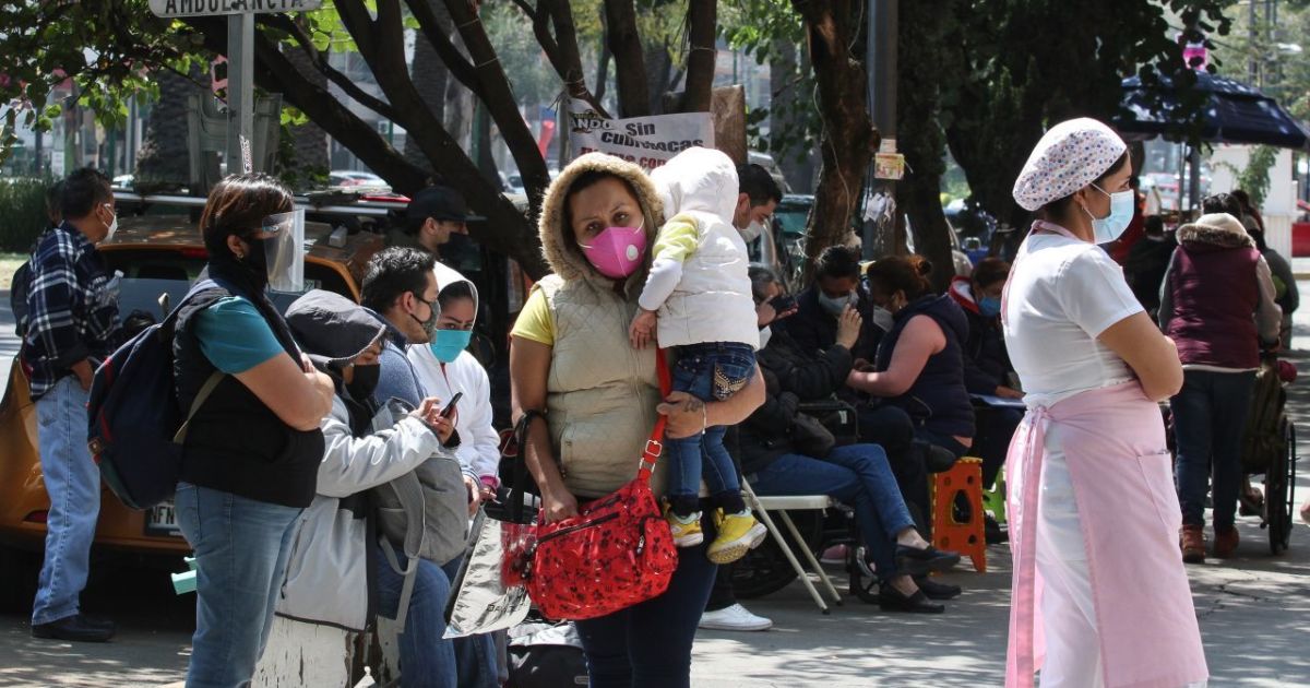 ¿Por qué aumentaron tanto las muertes y los casos confirmados de COVID-19 este lunes? Esto dice Salud