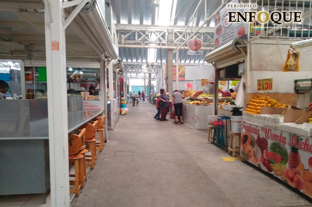 Piden barda locatarios del Tianguis de Santiago Mixquitla: Arriaga