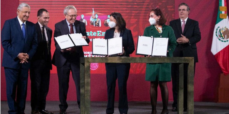 México formaliza primeros contratos para adquirir la vacuna contra Covid-19