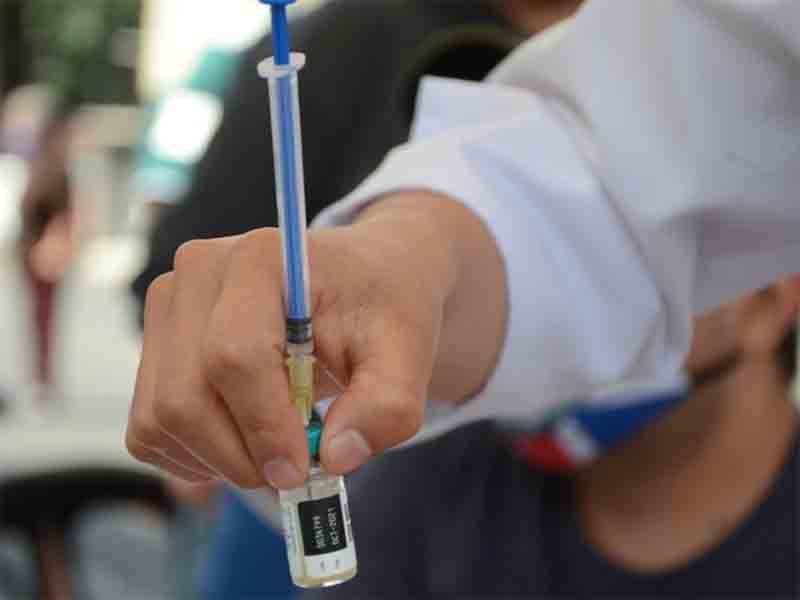 Roban camión con más de 10 mil dosis de vacuna contra la influenza, alerta la Cofepris