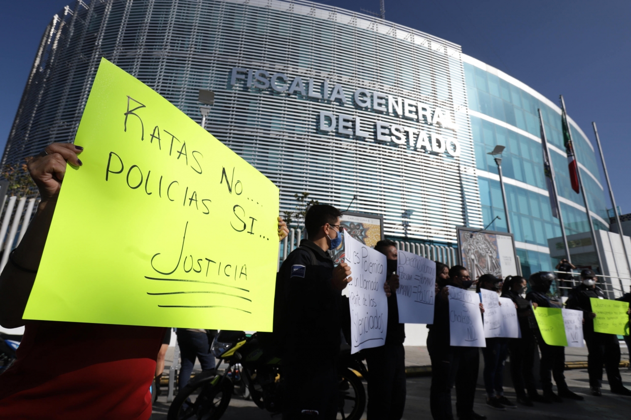 Con manifestación exigen libertad a 2 policías acusados por la muerte de adulto mayor