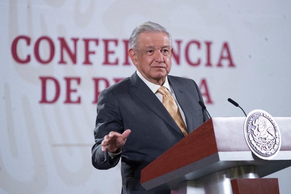 AMLO se hace pruebas de COVID cada martes; 'llevo como unas 8', dice