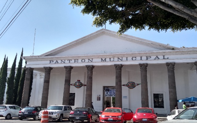 Barbosa pide a ayuntamientos reconsiderar la apertura de panteones para Día de Muertos