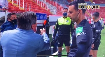 El árbitro César Ramos encaró al 'Piojo' Herrera: "me equivoco como te equivocas tú"