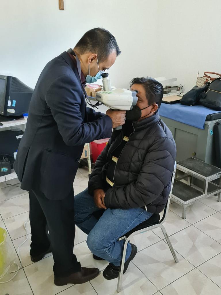 Realiza ISSSTEP jornada de salud visual en Tehuacán