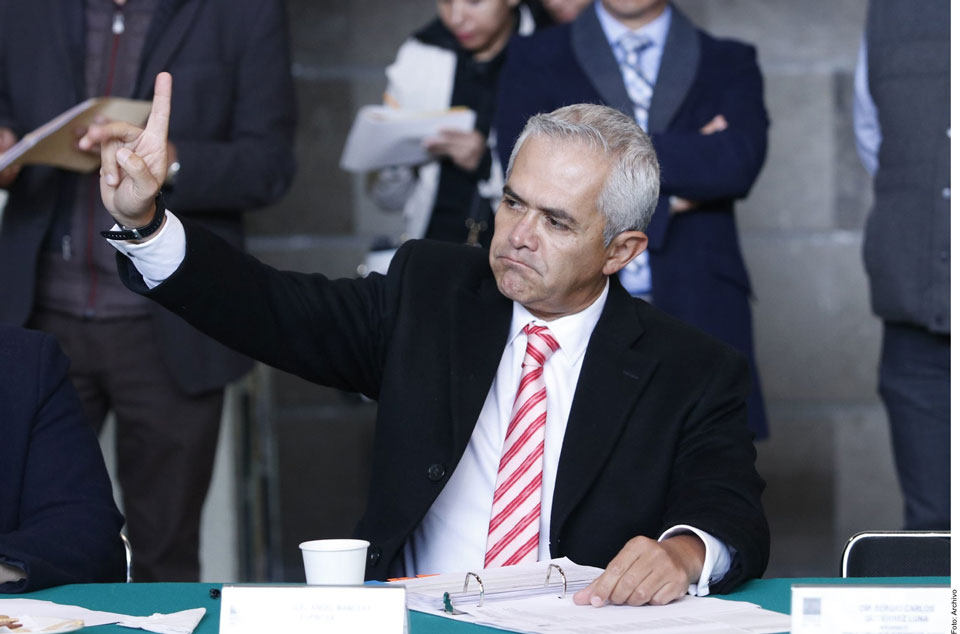 Inhabilitan por un año a Mancera para desempeñar cargos en CDMX