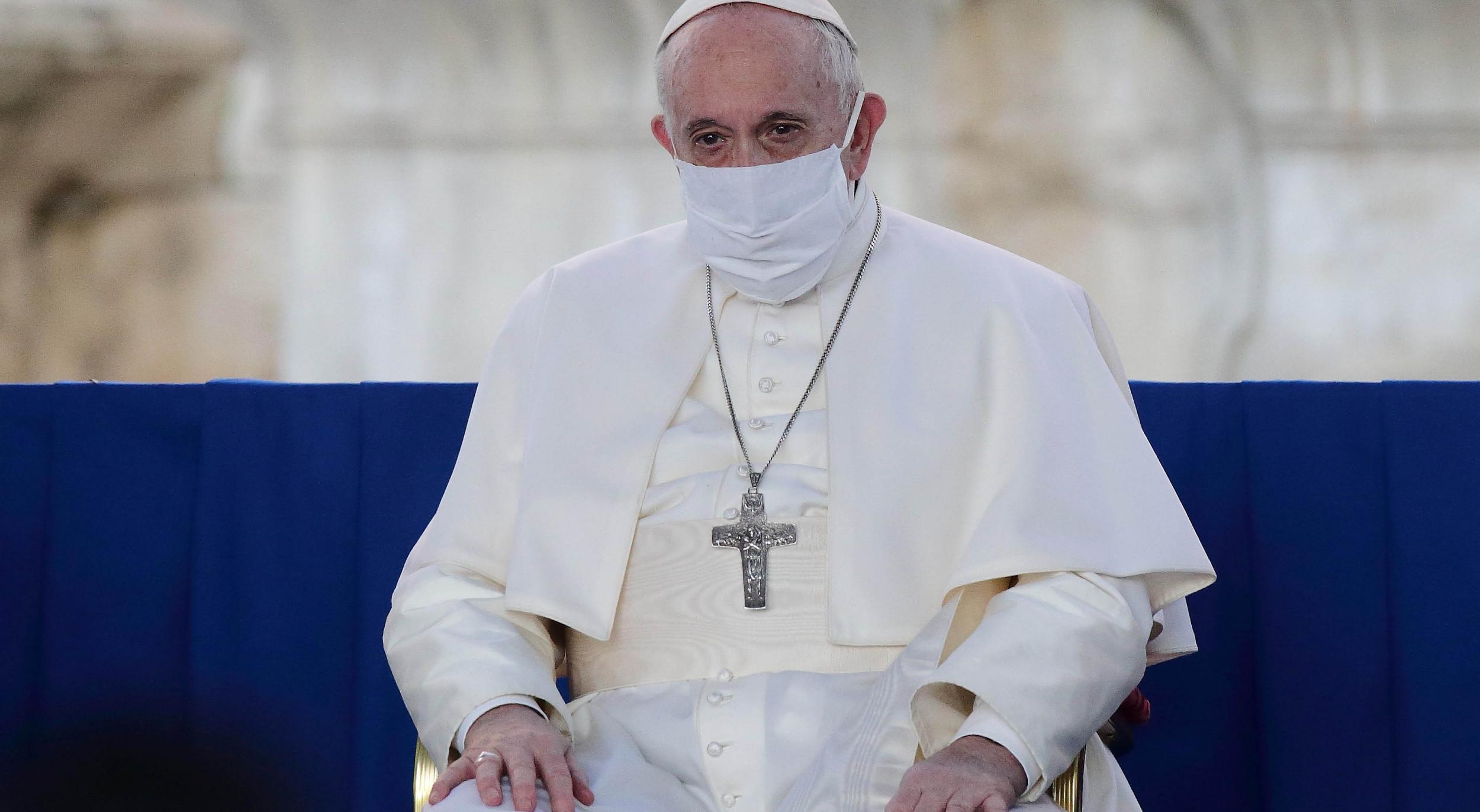 Papa Francisco se reunió con obispo que dio positivo a COVID-19