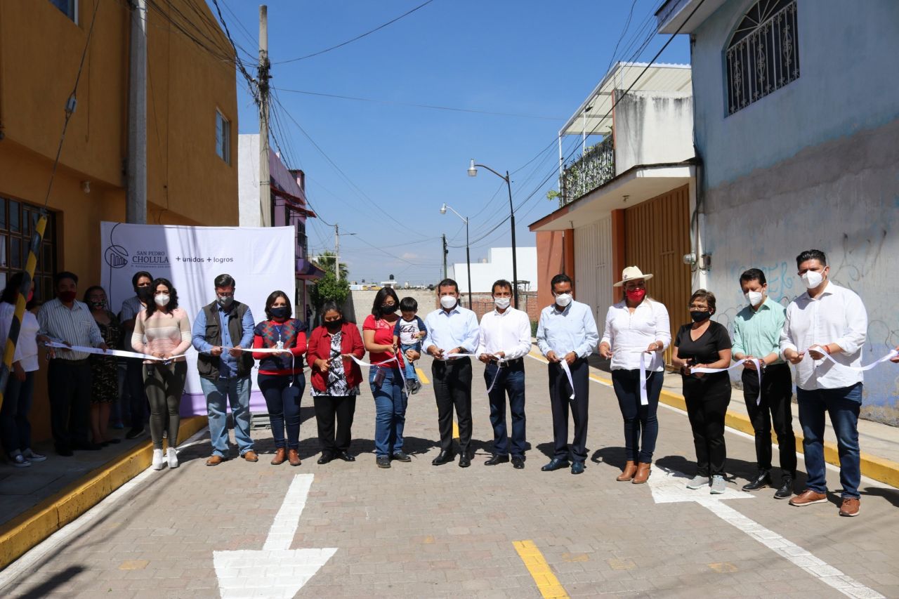 Equipa gobierno de San Pedro Cholula con infraestructura  urbana y educativa a barrios y juntas auxiliares