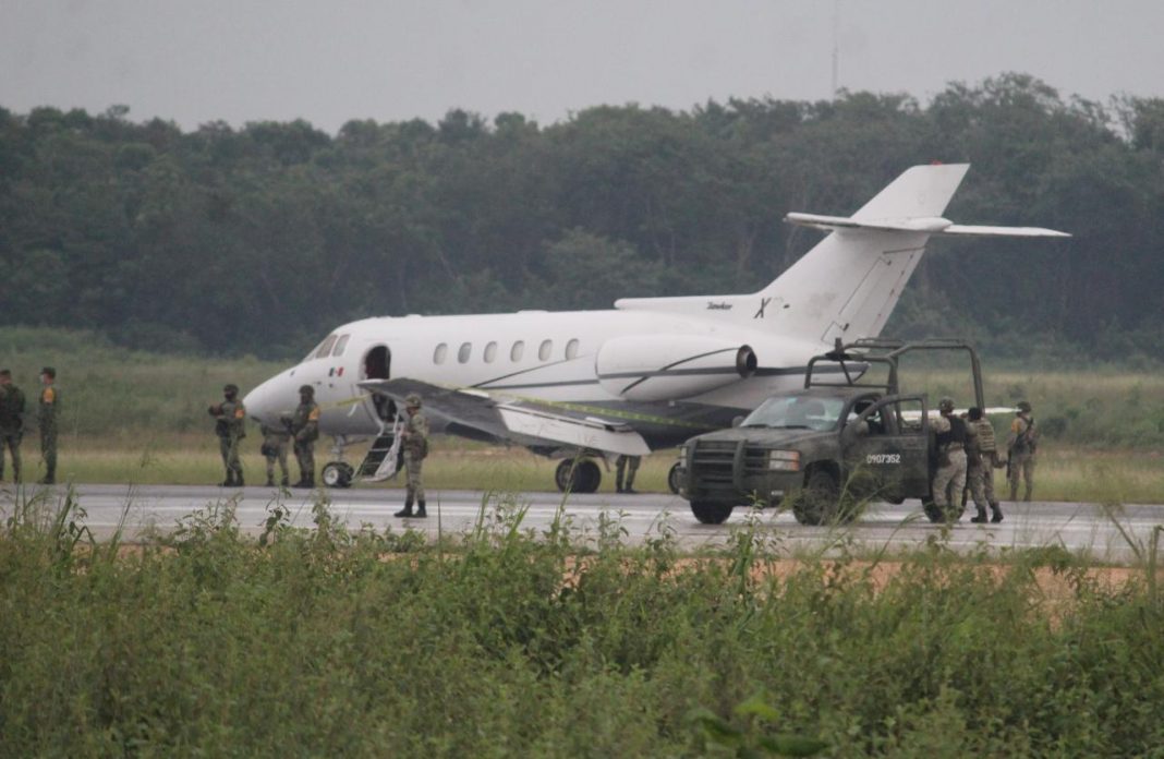 Ejército 'caza' avión con tonelada y media de cocaína en Quintana Roo