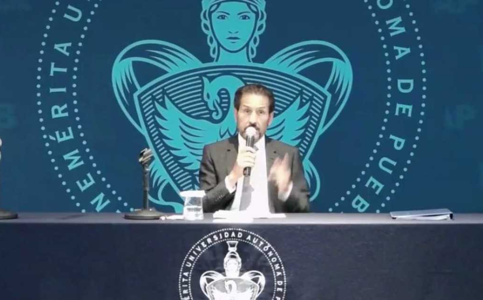 Esparza Ortiz reitera que no dejará la rectoría de la BUAP pese amenazas