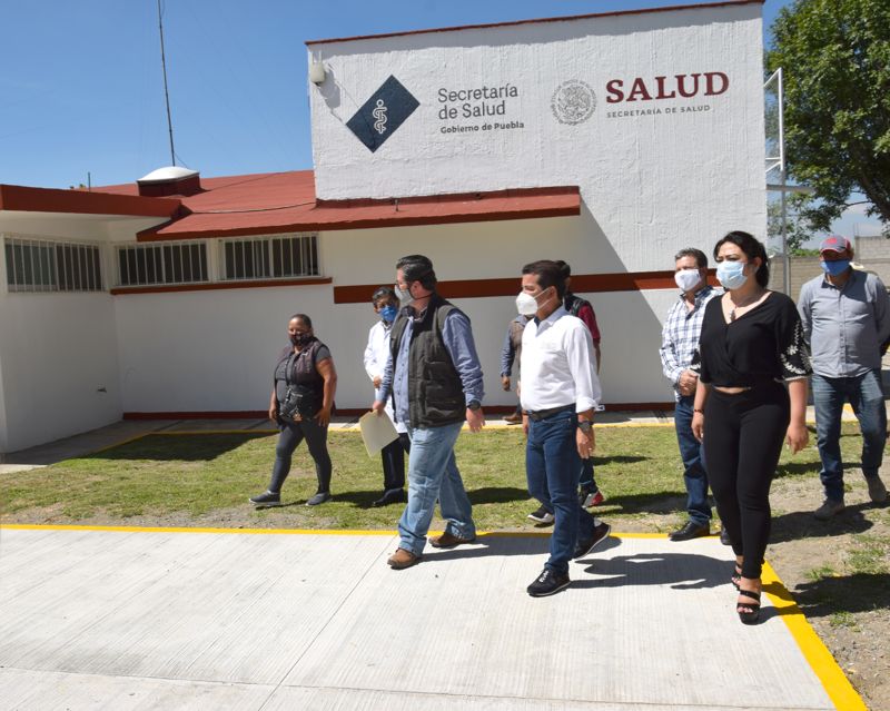 Entrega Luis Alberto Arriaga rehabilitación del Centro de Salud en Acuexcomac